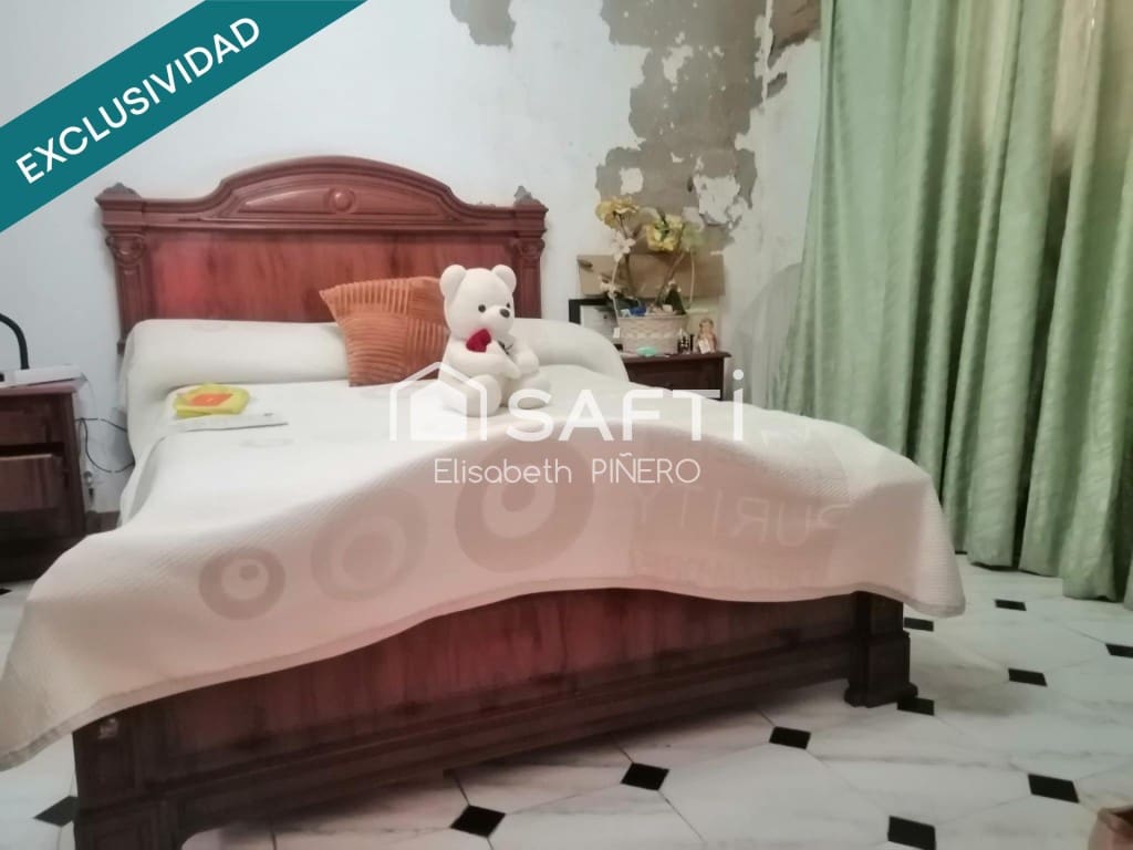 3 bedroom Terraced Villa for sale in Puebla de la Calzada with garage - € 50,000 (Ref: 9698744)
