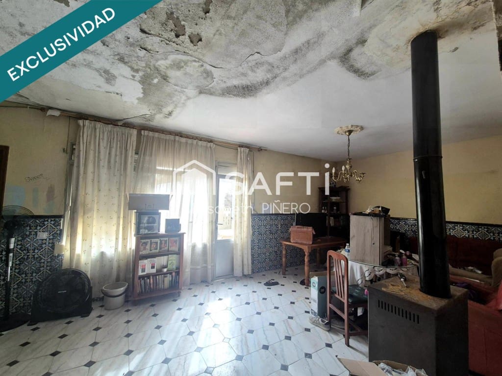 3 bedroom Terraced Villa for sale in Puebla de la Calzada with garage - € 50,000 (Ref: 9698744)
