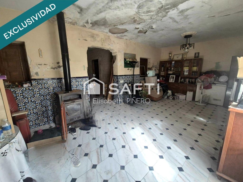 3 bedroom Terraced Villa for sale in Puebla de la Calzada with garage - € 50,000 (Ref: 9698744)