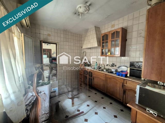 3 bedroom Terraced Villa for sale in Puebla de la Calzada with garage - € 50,000 (Ref: 9698744)