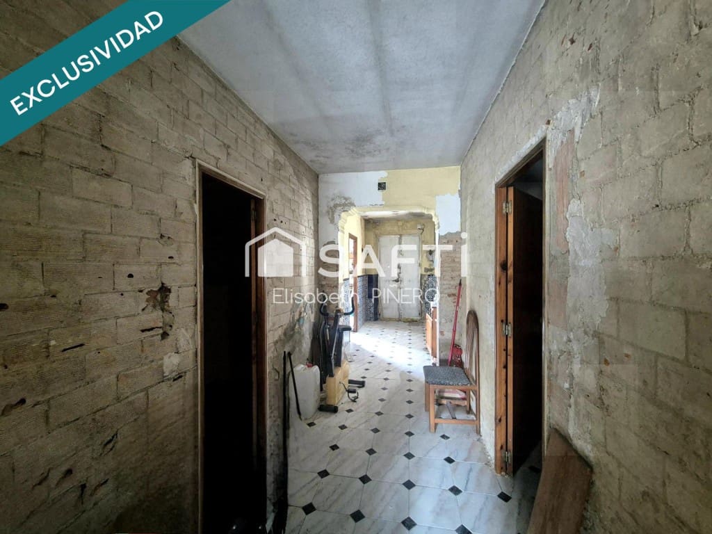3 bedroom Terraced Villa for sale in Puebla de la Calzada with garage - € 50,000 (Ref: 9698744)