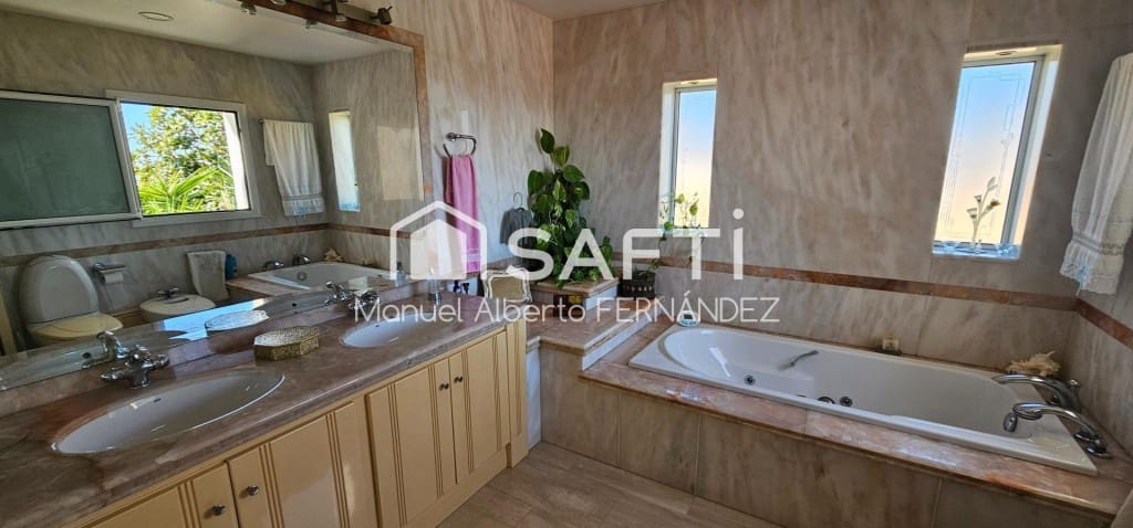 5 bedroom Villa for sale in El Masnou with pool garage - € 1,295,000 (Ref: 9698746)