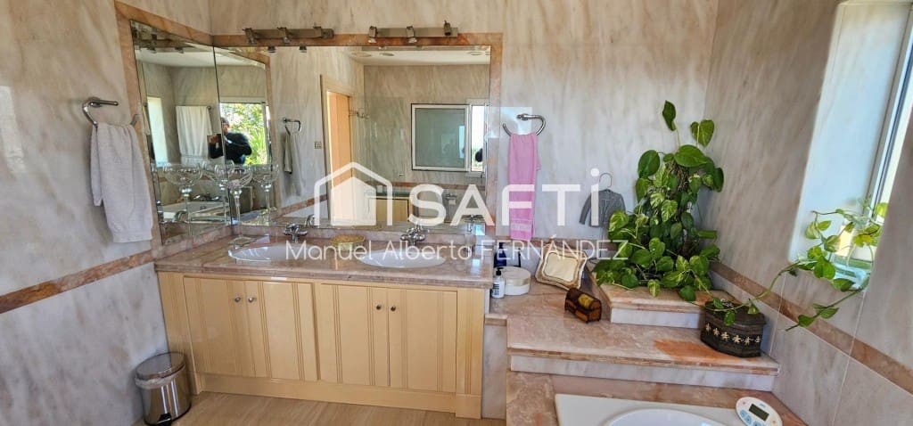 5 bedroom Villa for sale in El Masnou with pool garage - € 1,295,000 (Ref: 9698746)