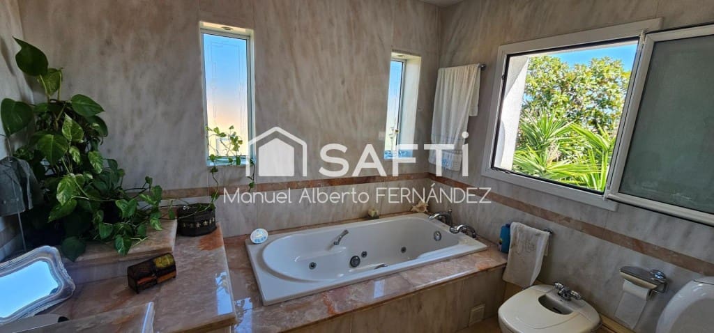 5 bedroom Villa for sale in El Masnou with pool garage - € 1,295,000 (Ref: 9698746)