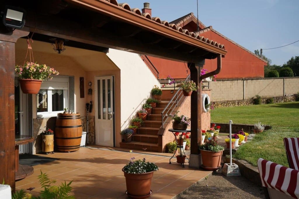 4 bedroom Villa for sale in Cuadros with pool - € 280,000 (Ref: 9698751)