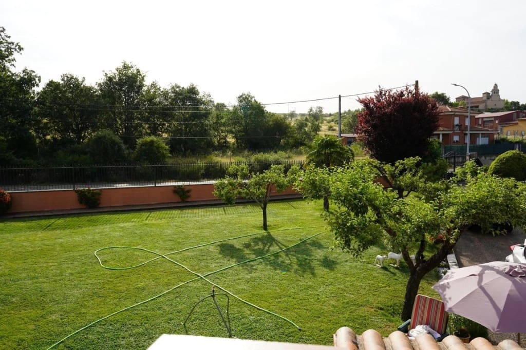 4 bedroom Villa for sale in Cuadros with pool - € 280,000 (Ref: 9698751)