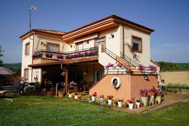 4 bedroom Villa for sale in Cuadros with pool - € 280,000 (Ref: 9698751)