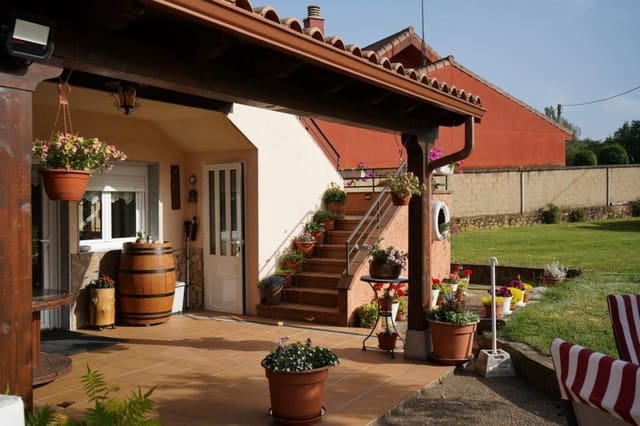 4 bedroom Villa for sale in Cuadros with pool - € 280,000 (Ref: 9698751)