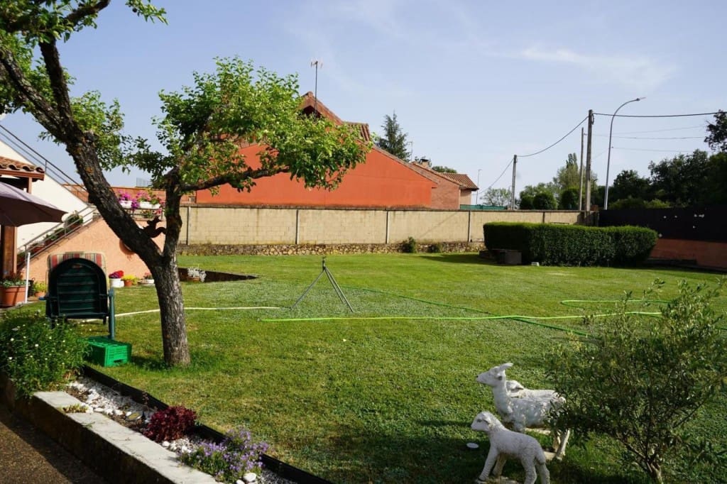 4 bedroom Villa for sale in Cuadros with pool - € 280,000 (Ref: 9698751)