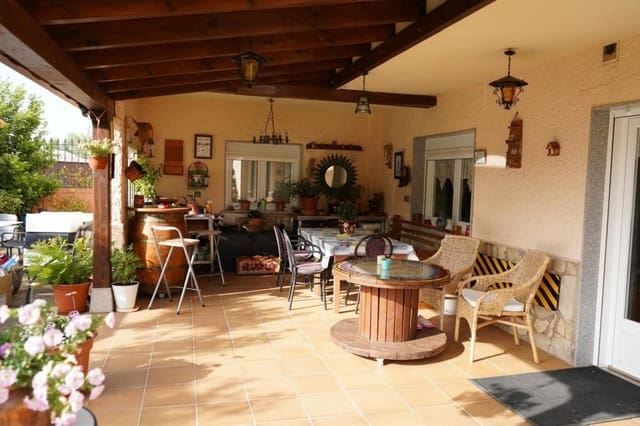 4 bedroom Villa for sale in Cuadros with pool - € 280,000 (Ref: 9698751)