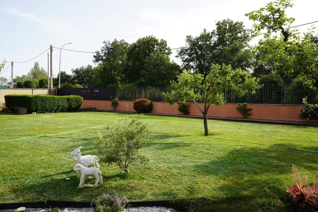 4 bedroom Villa for sale in Cuadros with pool - € 280,000 (Ref: 9698751)