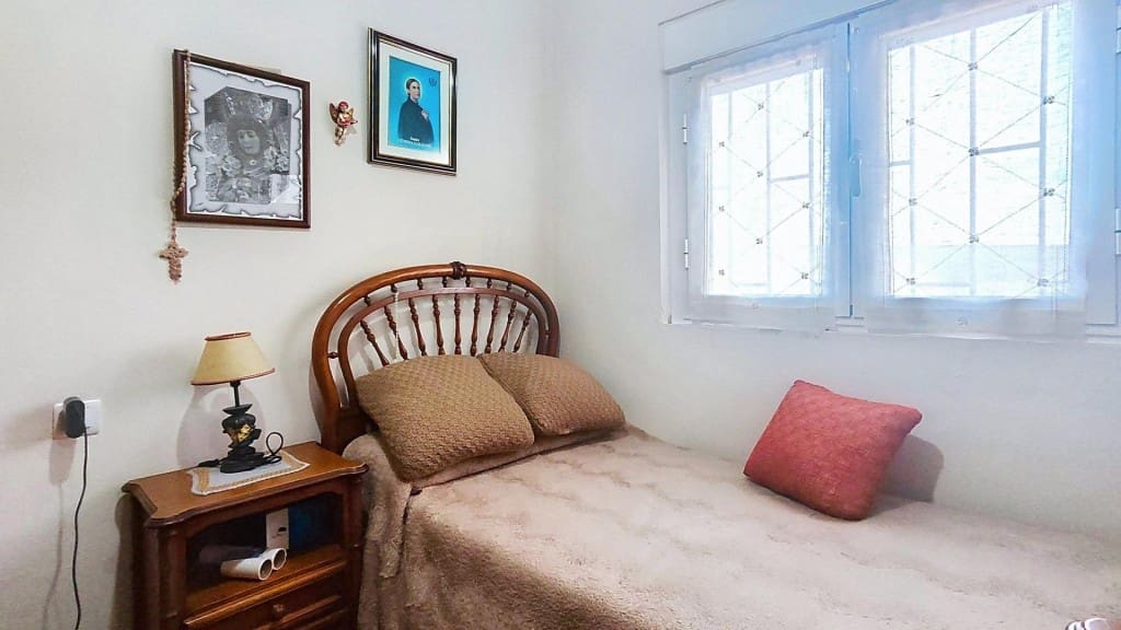 4 bedroom Villa for sale in Cuadros with pool - € 280,000 (Ref: 9698751)