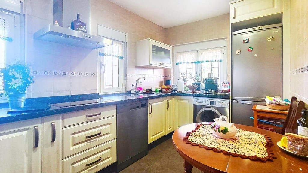 4 bedroom Villa for sale in Cuadros with pool - € 280,000 (Ref: 9698751)