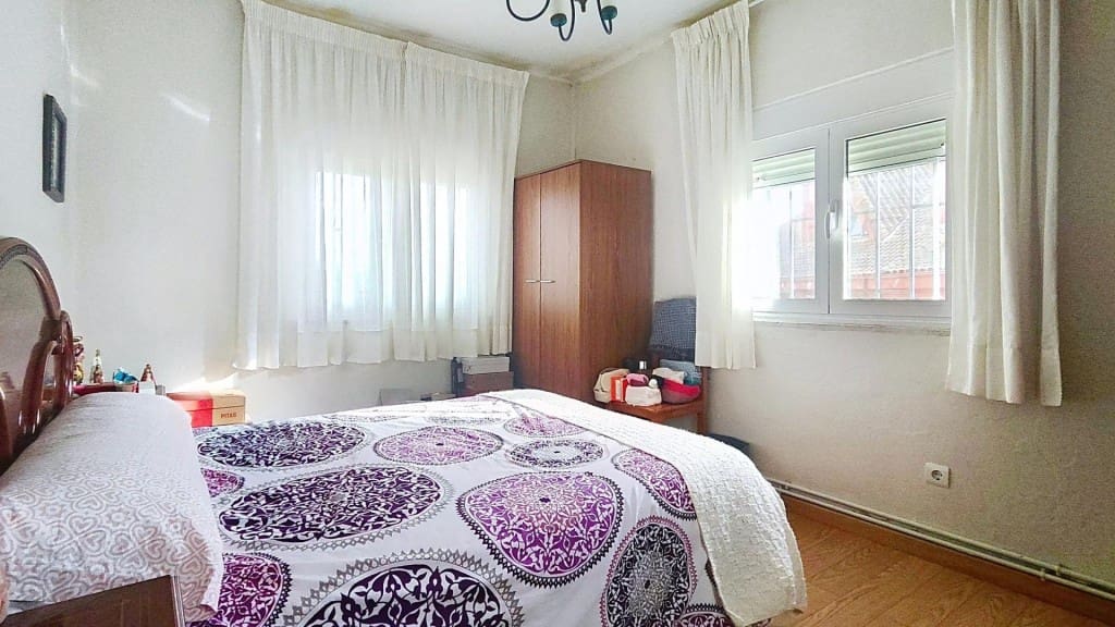 4 bedroom Villa for sale in Cuadros with pool - € 280,000 (Ref: 9698751)