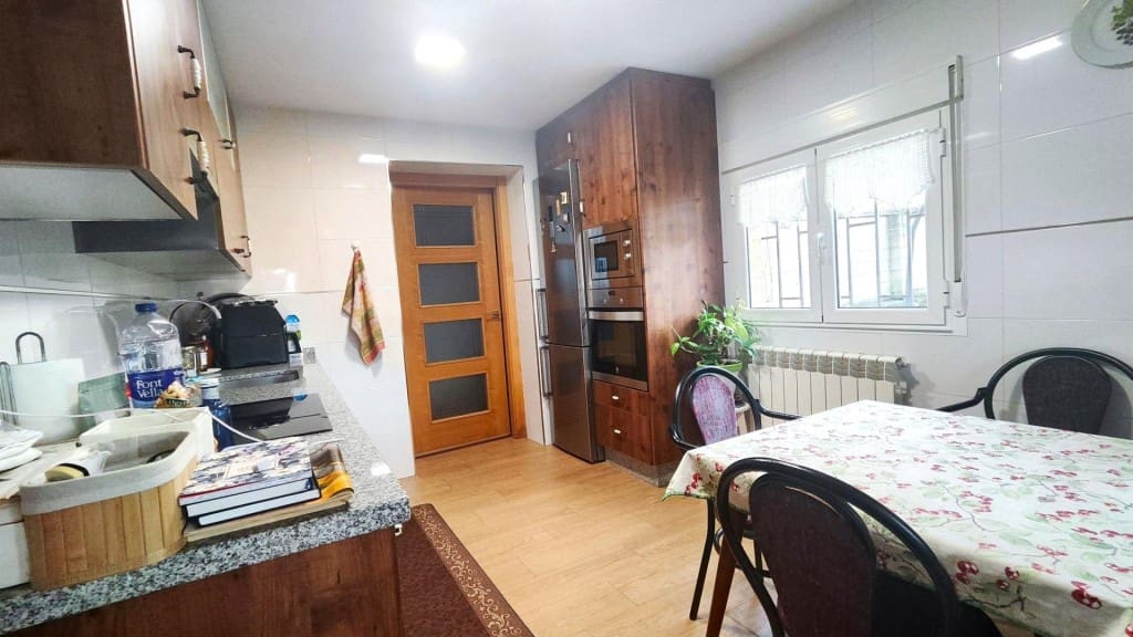 4 bedroom Villa for sale in Cuadros with pool - € 280,000 (Ref: 9698751)