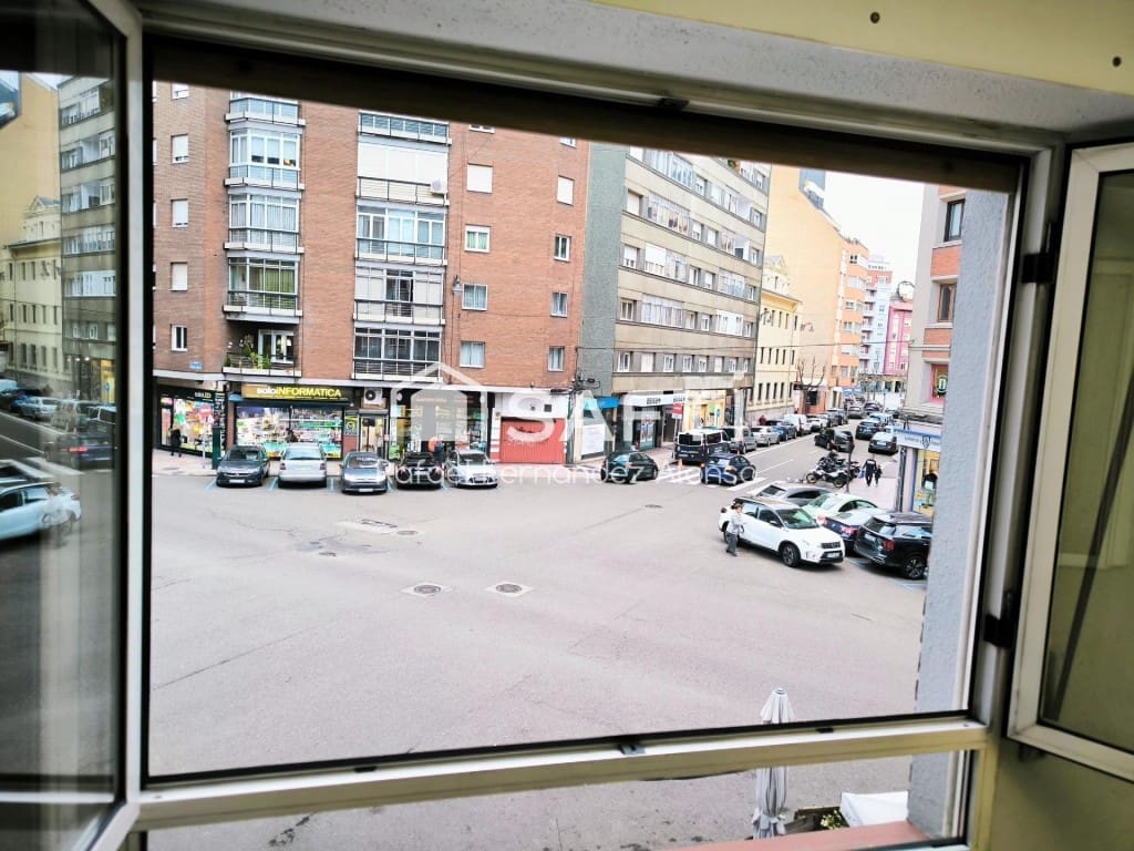 Office for sale in Leon city - € 91,000 (Ref: 9701511)