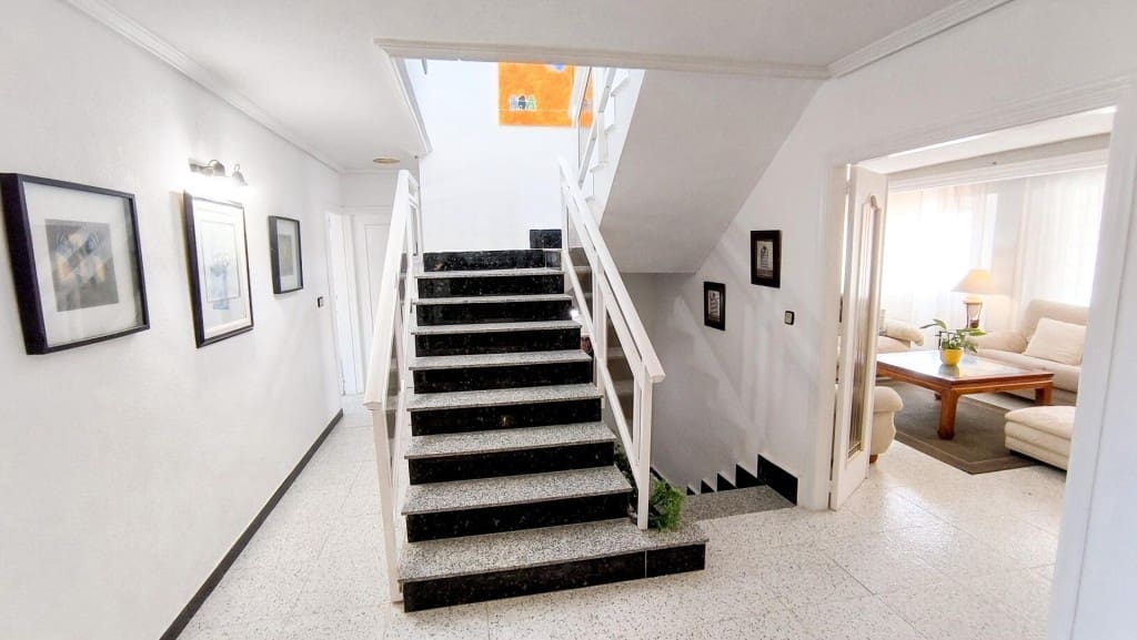 5 quarto Moradia para venda em La Manga del Mar Menor com garagem - 460 000 € (Ref: 9701512)