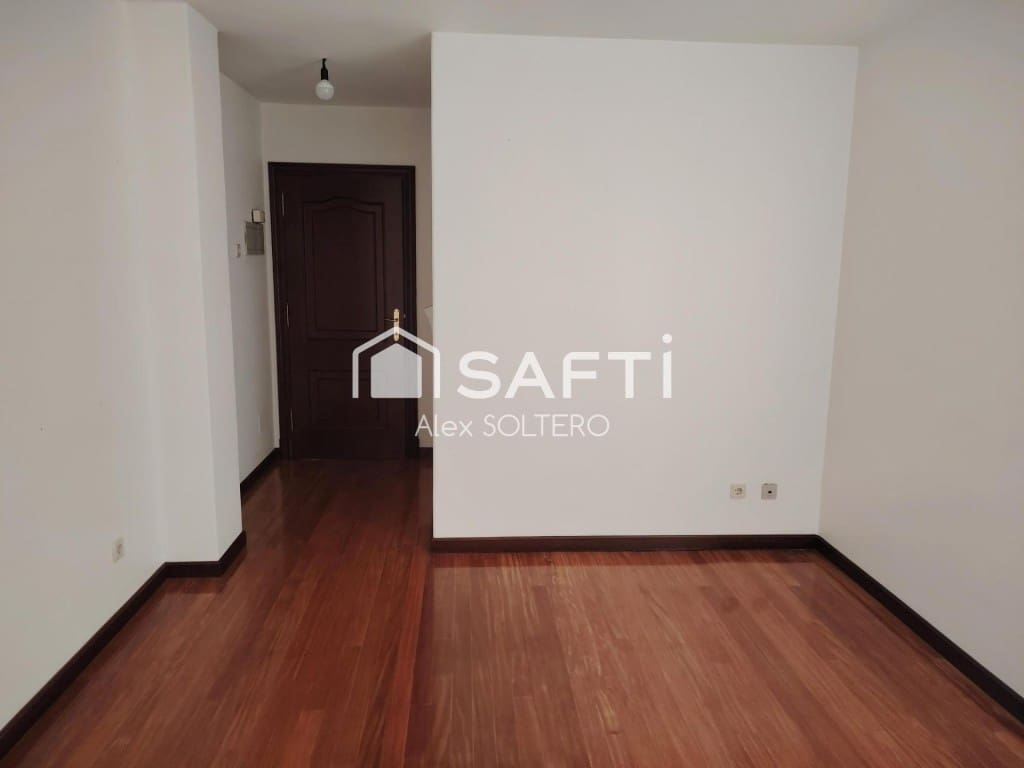 Office for rent in Vigo - € 450 (Ref: 9701514)