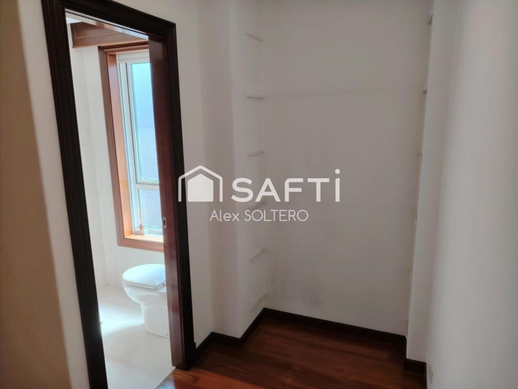 Office for rent in Vigo - € 450 (Ref: 9701514)