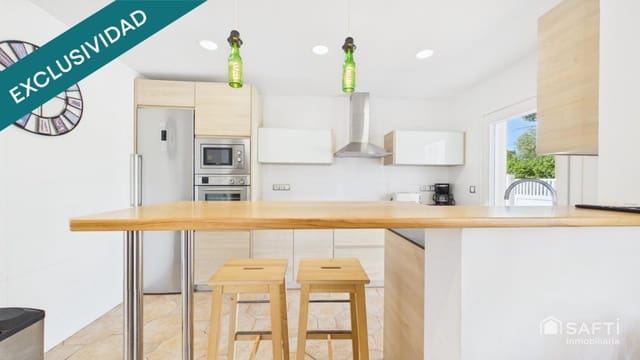 4 makuuhuone Huvila myytävänä paikassa Ca'n Picafort, Santa Margalida mukana uima-altaan - 727 000 € (Ref: 9711876)