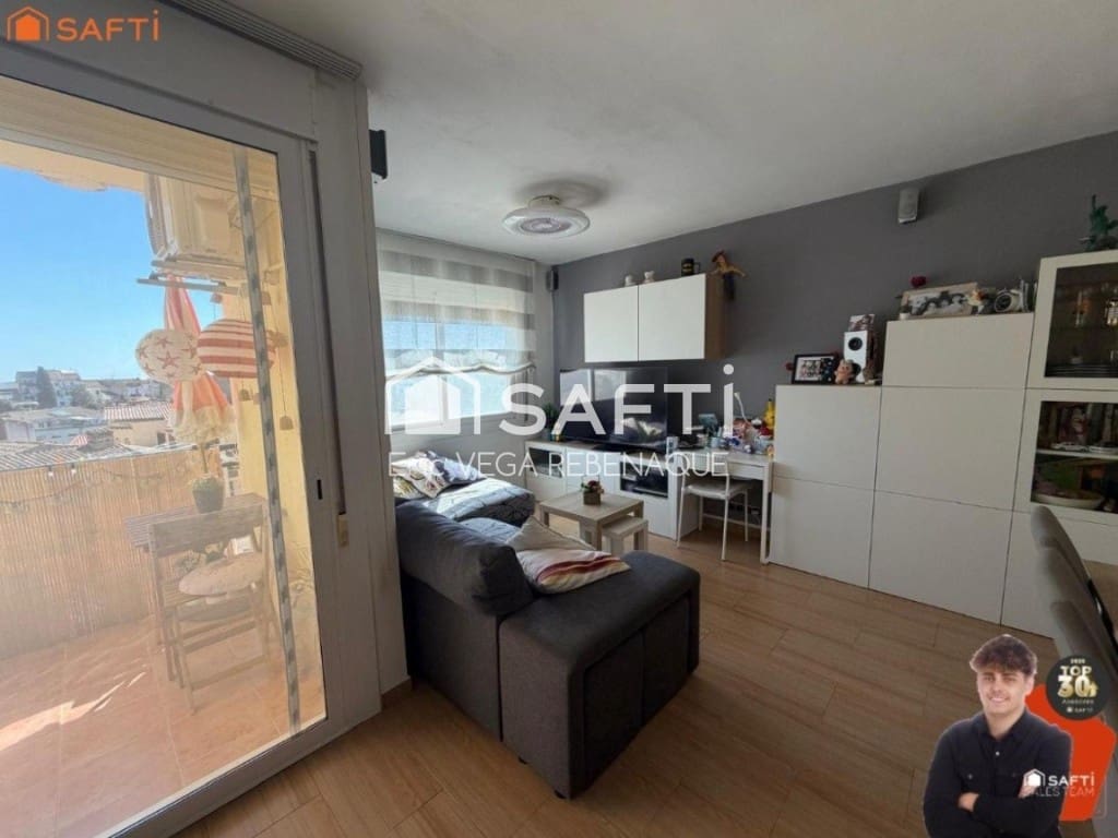 2 bedroom Apartment for sale in Sant Feliu de Codines - € 199,900 (Ref: 9711877)