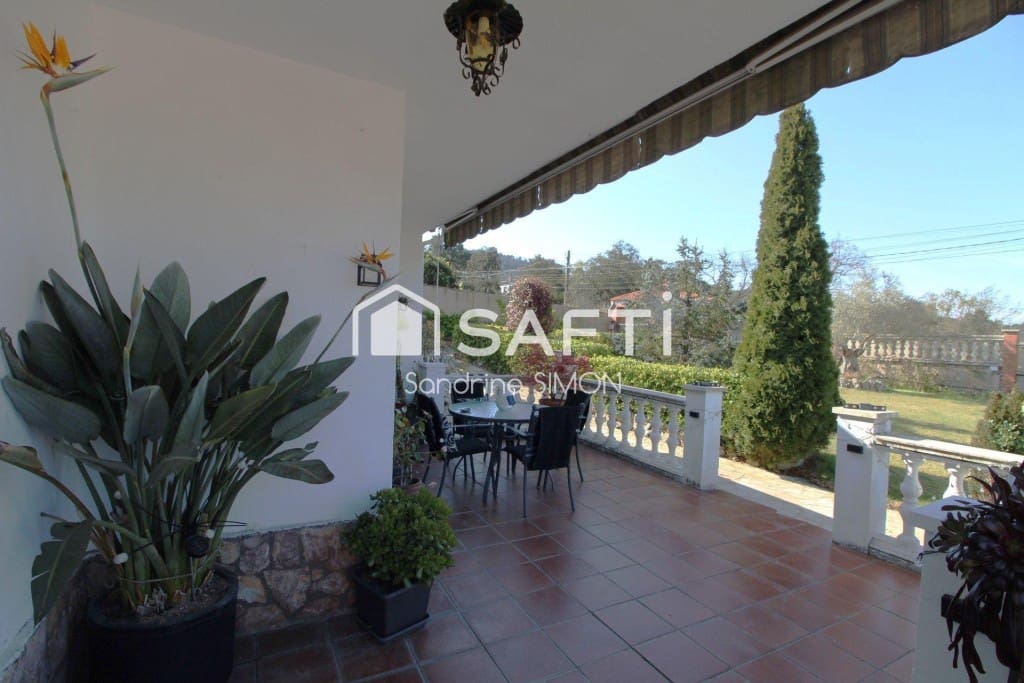 4 soveværelse Villa til salg i Macanet de la Selva - € 315.000 (Ref: 9711881)