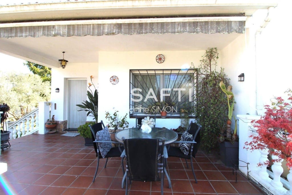 4 soveværelse Villa til salg i Macanet de la Selva - € 315.000 (Ref: 9711881)