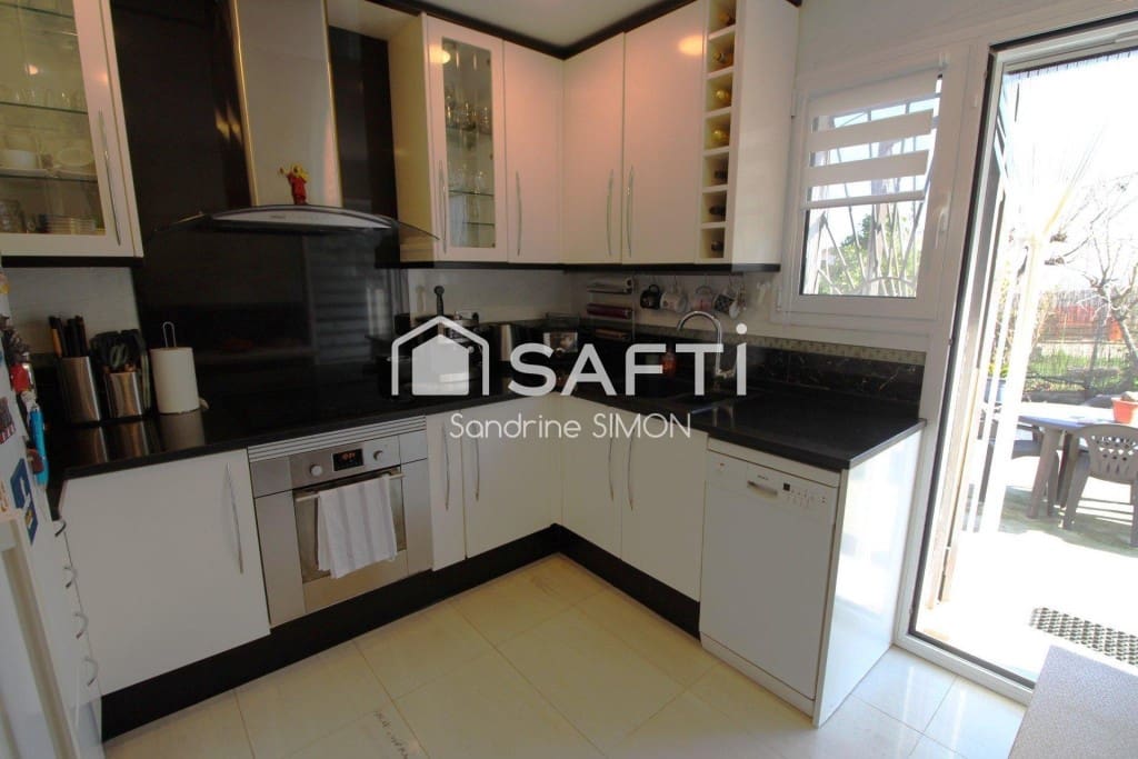 4 soveværelse Villa til salg i Macanet de la Selva - € 315.000 (Ref: 9711881)