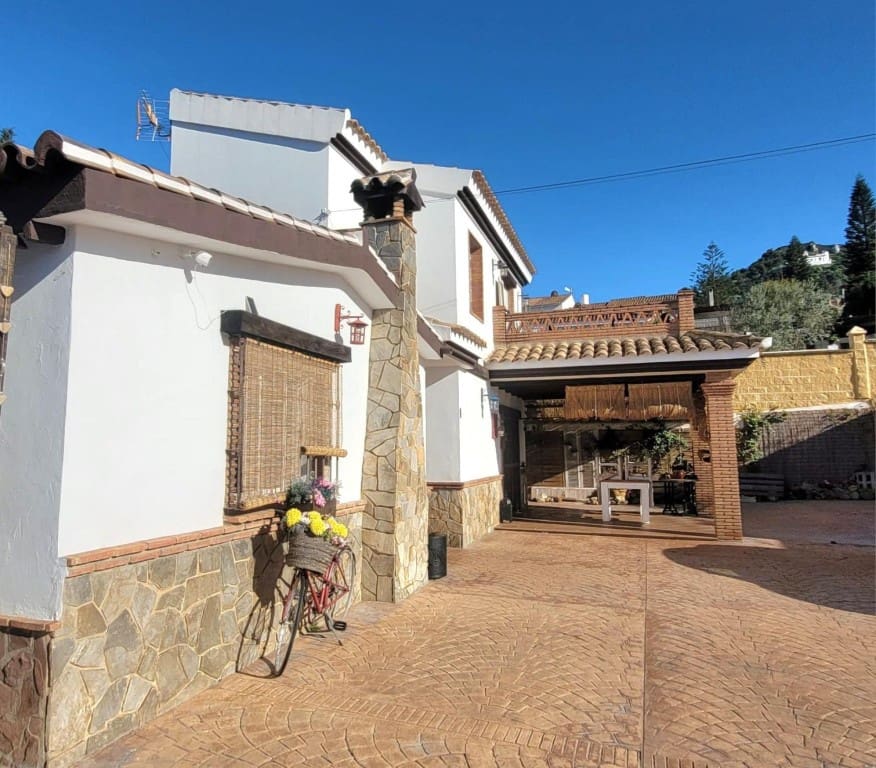 Chalet de 3 habitaciones en Cártama en venta - 498.000 € (Ref: 9711885)