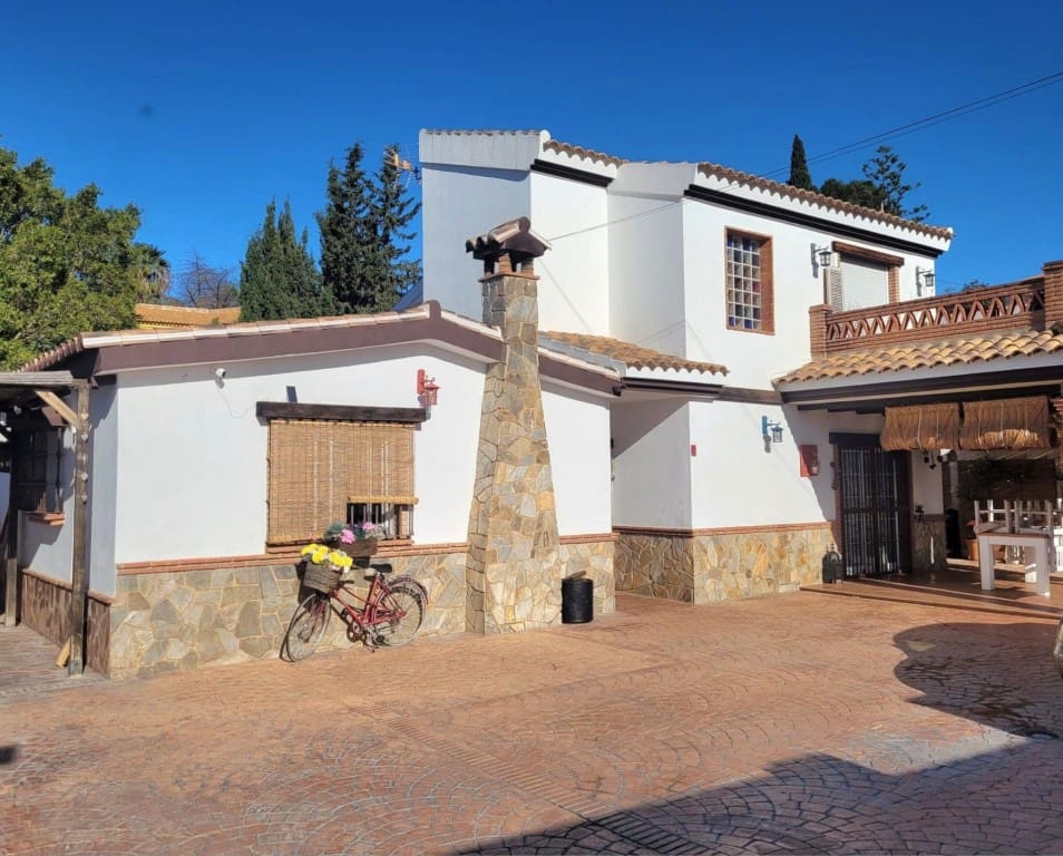 Chalet de 3 habitaciones en Cártama en venta - 498.000 € (Ref: 9711885)