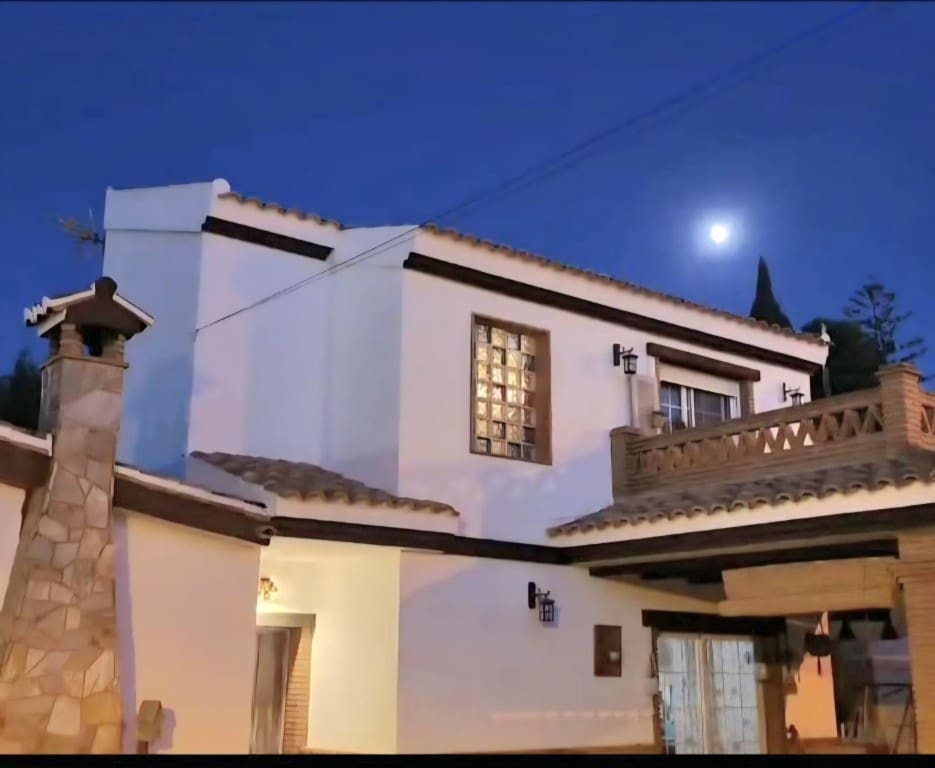 Chalet de 3 habitaciones en Cártama en venta - 498.000 € (Ref: 9711885)