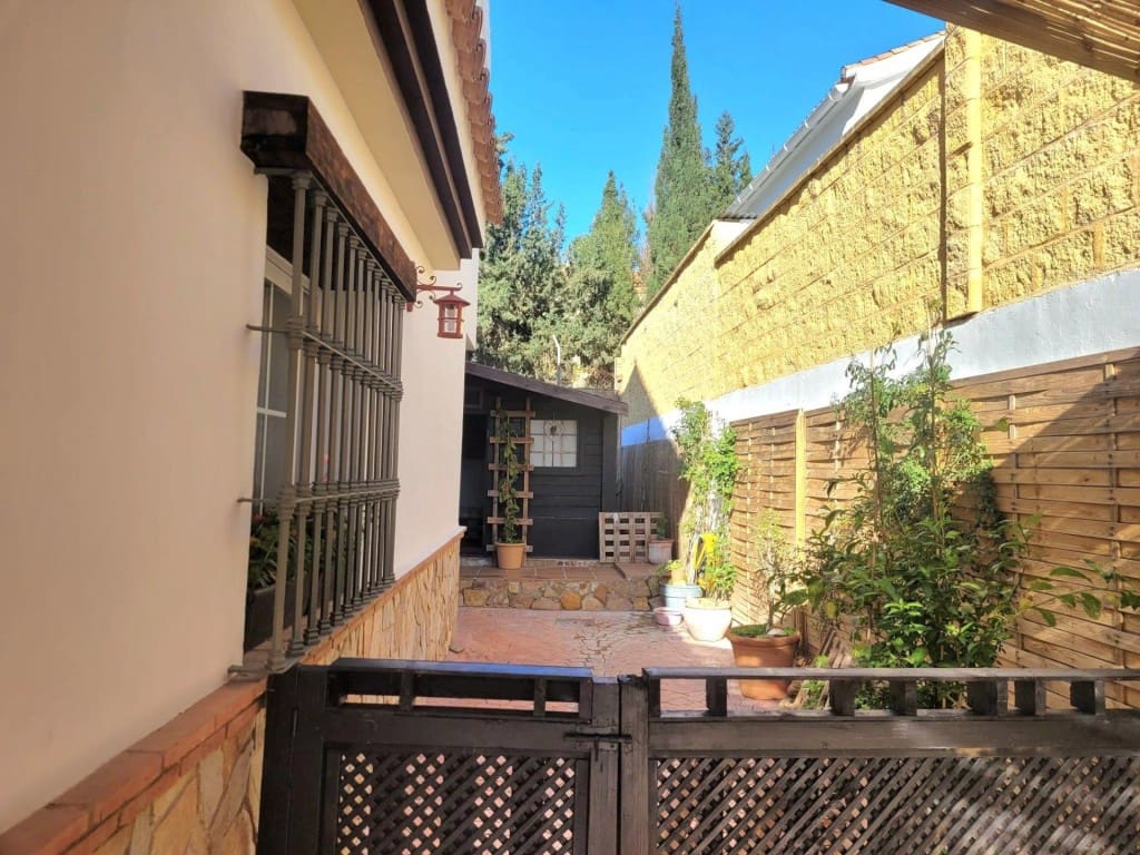 Chalet de 3 habitaciones en Cártama en venta - 498.000 € (Ref: 9711885)