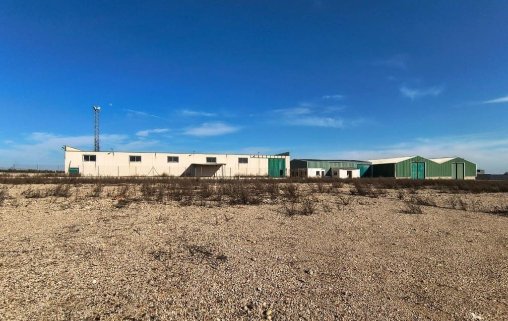 Commercial for sale in Tarancon - € 6,000,000 (Ref: 9711889)