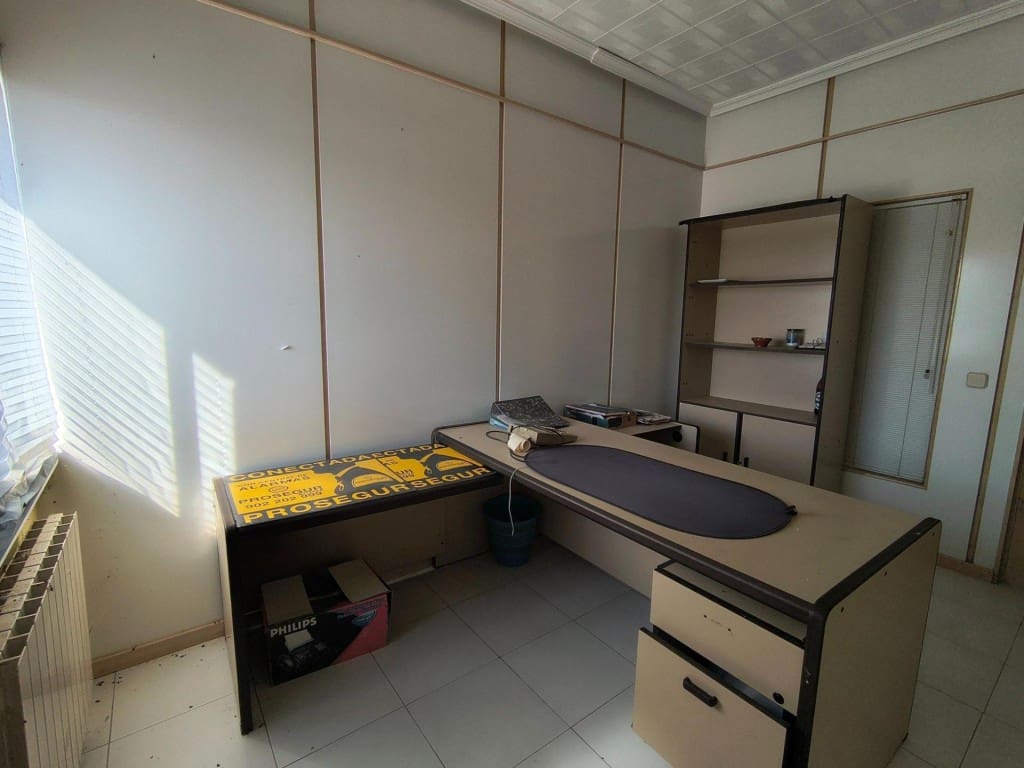 Commercial for sale in Tarancon - € 6,000,000 (Ref: 9711889)