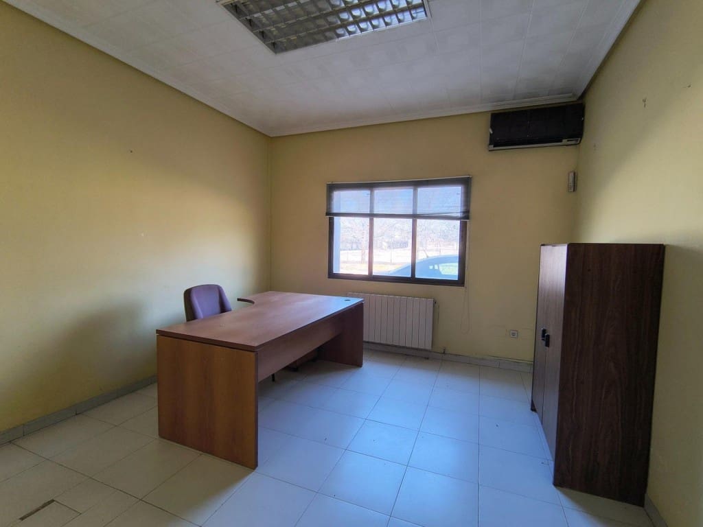 Commercial for sale in Tarancon - € 6,000,000 (Ref: 9711889)