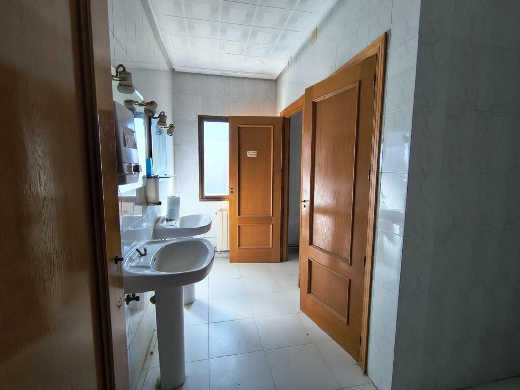 Commercial for sale in Tarancon - € 6,000,000 (Ref: 9711889)