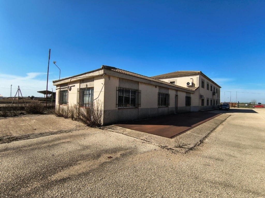 Commercial for sale in Tarancon - € 6,000,000 (Ref: 9711889)