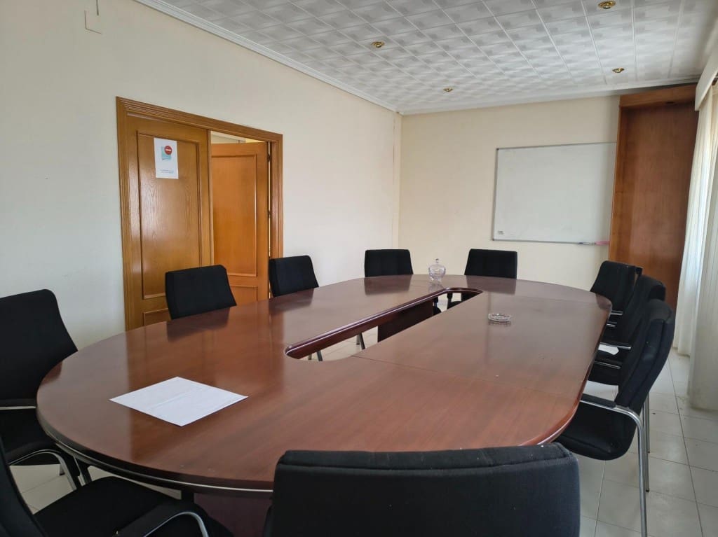 Commercial for sale in Tarancon - € 6,000,000 (Ref: 9711889)