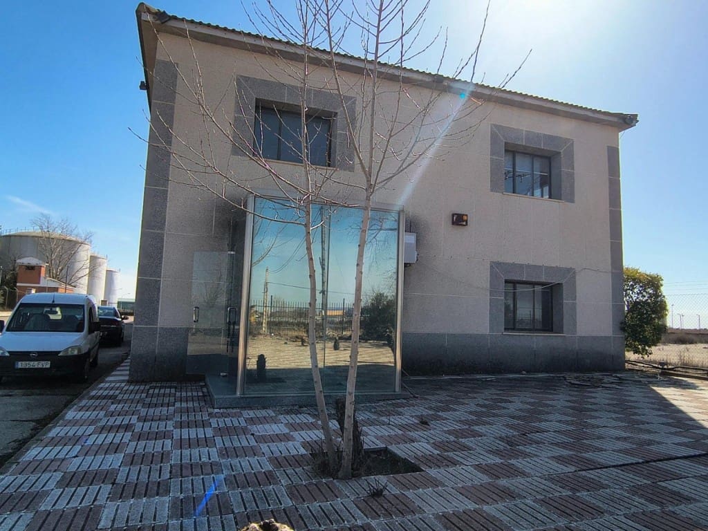 Commercial for sale in Tarancon - € 6,000,000 (Ref: 9711889)