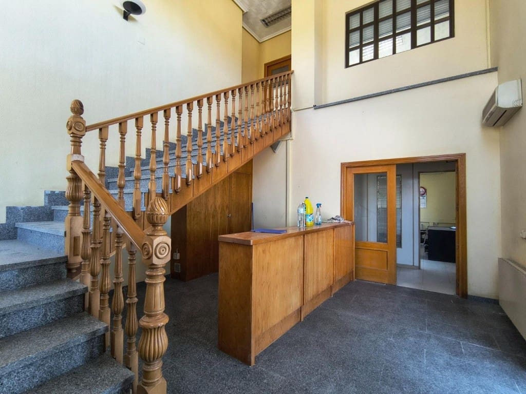 Commercial for sale in Tarancon - € 6,000,000 (Ref: 9711889)