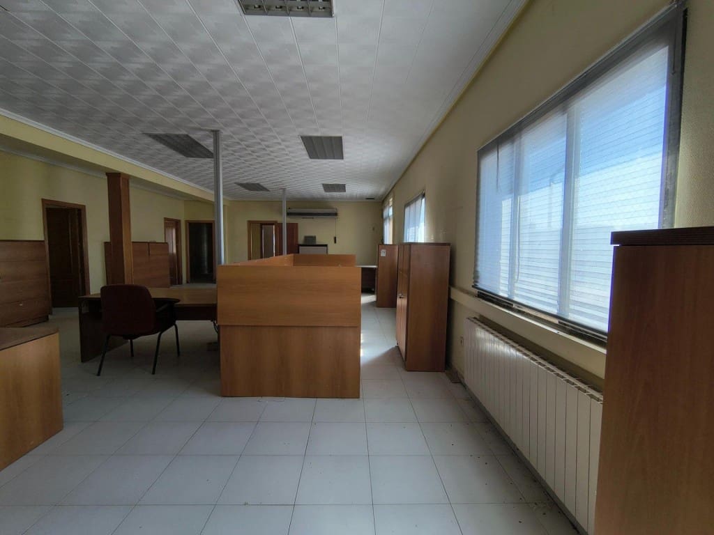 Commercial for sale in Tarancon - € 6,000,000 (Ref: 9711889)