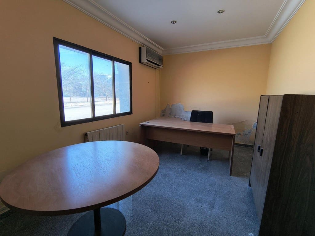 Commercial for sale in Tarancon - € 6,000,000 (Ref: 9711889)