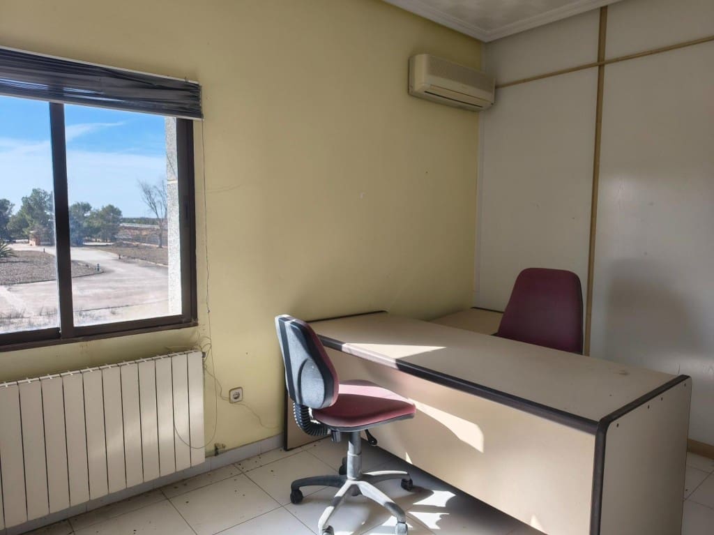 Commercial for sale in Tarancon - € 6,000,000 (Ref: 9711889)