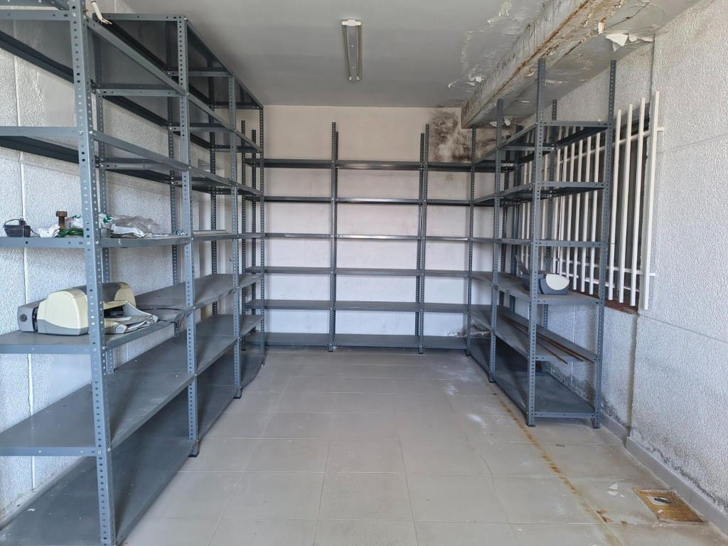 Commercial for sale in Tarancon - € 6,000,000 (Ref: 9711889)