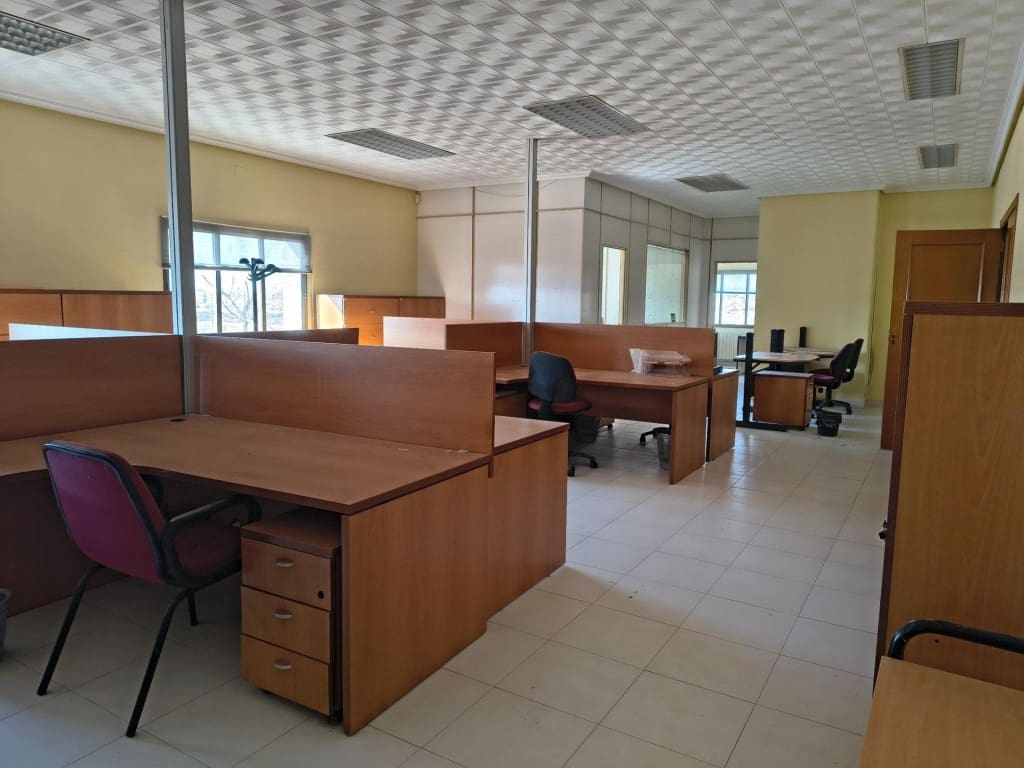 Commercial for sale in Tarancon - € 6,000,000 (Ref: 9711889)