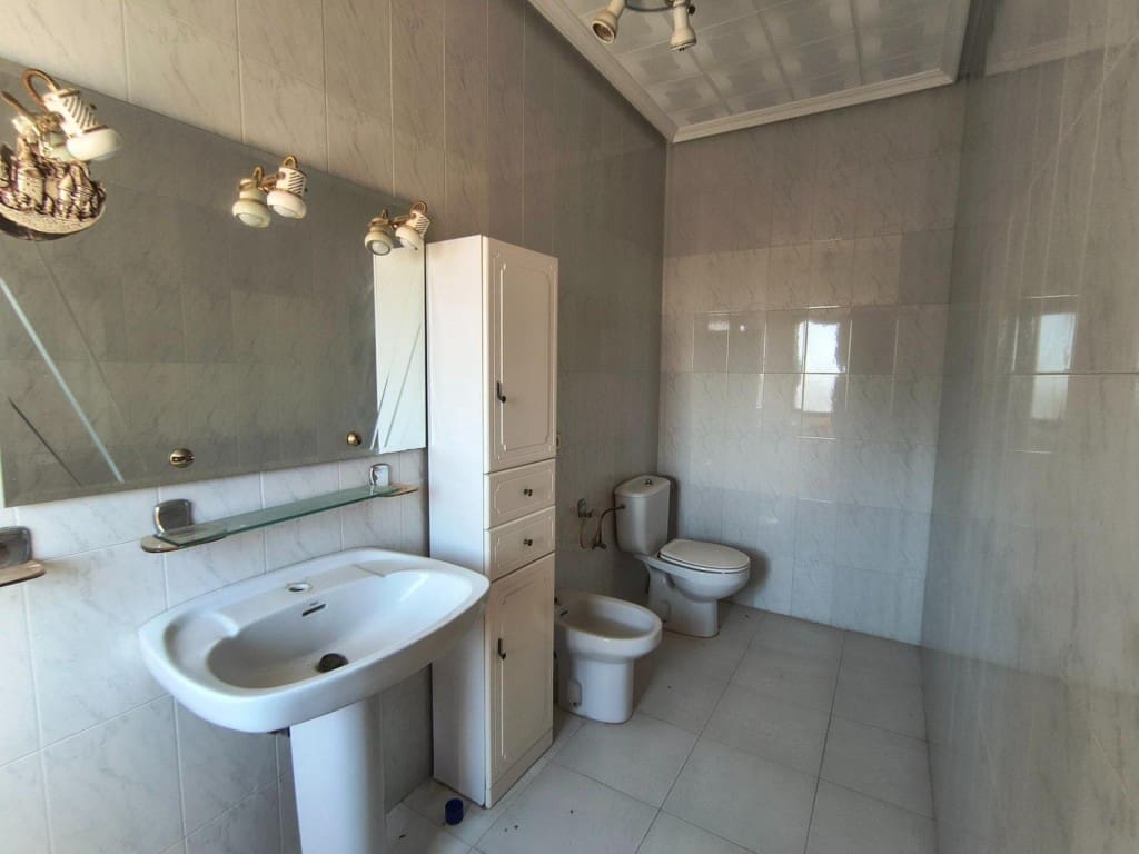 Commercial for sale in Tarancon - € 6,000,000 (Ref: 9711889)