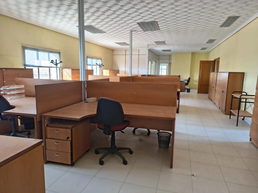 Commercial for sale in Tarancon - € 6,000,000 (Ref: 9711889)