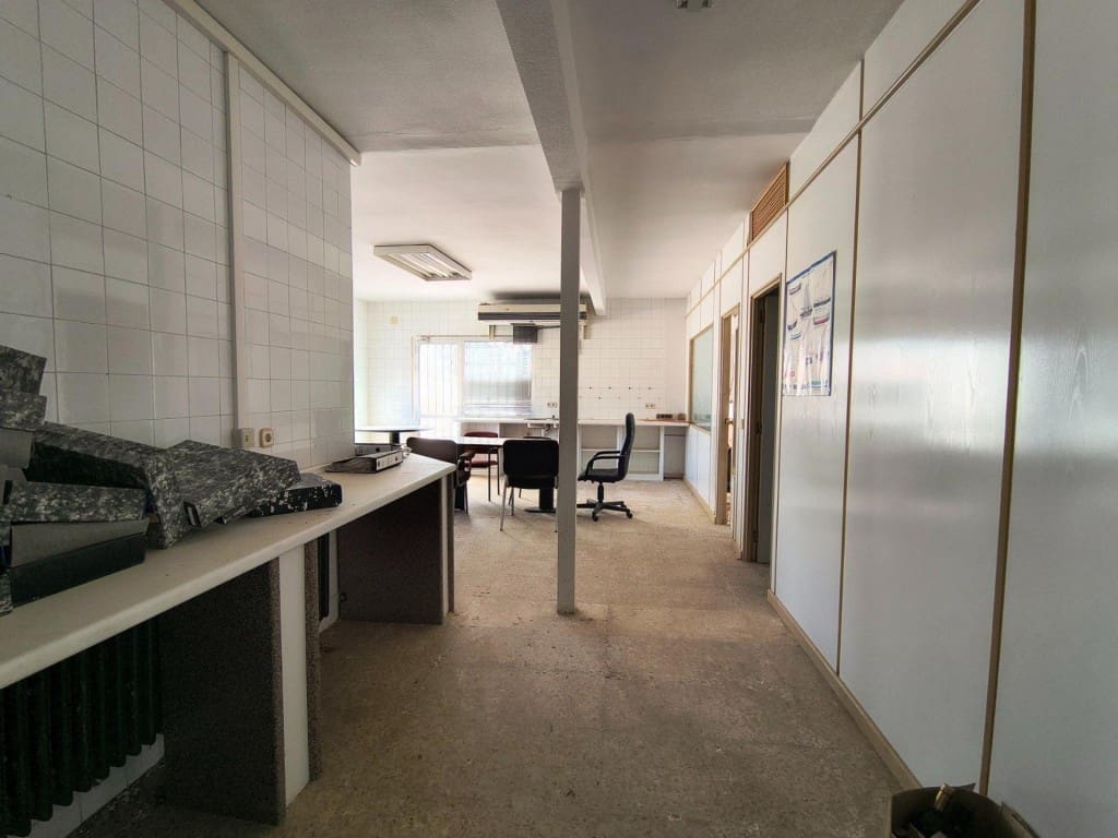 Commercial for sale in Tarancon - € 6,000,000 (Ref: 9711889)