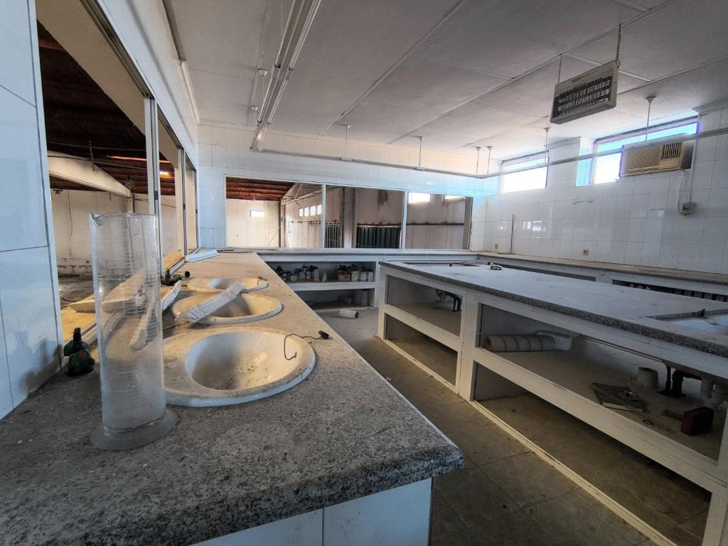 Commercial for sale in Tarancon - € 6,000,000 (Ref: 9711889)