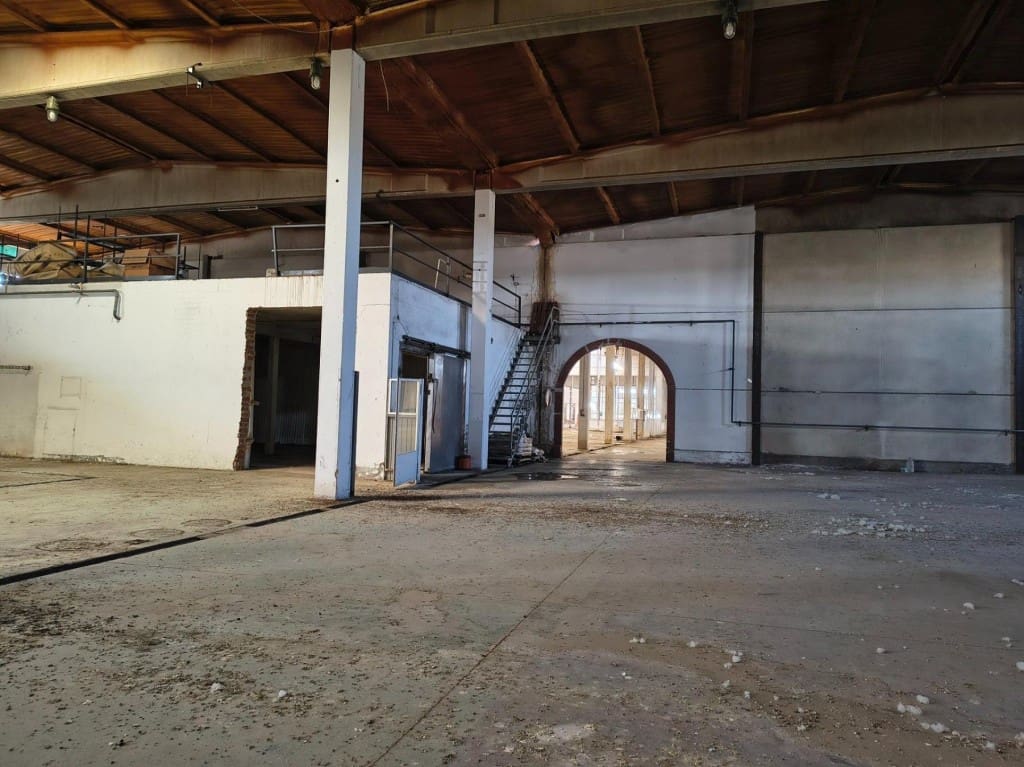 Commercial for sale in Tarancon - € 6,000,000 (Ref: 9711889)